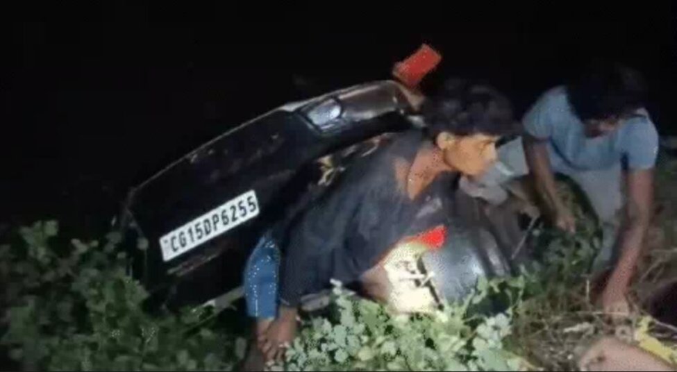 CG Breaking News : तेज रफ्तार स्कॉर्पियो सड़क किनारे डबरी में जा घुसी, 6 की मौत, एक परिवार के चार सदस्य