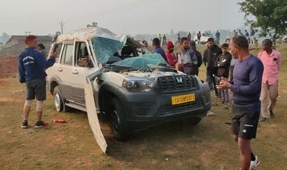 CG ख़बर : कुत्ते को बचाने के चक्कर में गाड़ी पलटी…SI की मौत: चंद घंटे पहले वॉट्सऐप पर इमोशनल स्टेटस डाला; UP से छत्तीसगढ़ लौट रही थी टीम