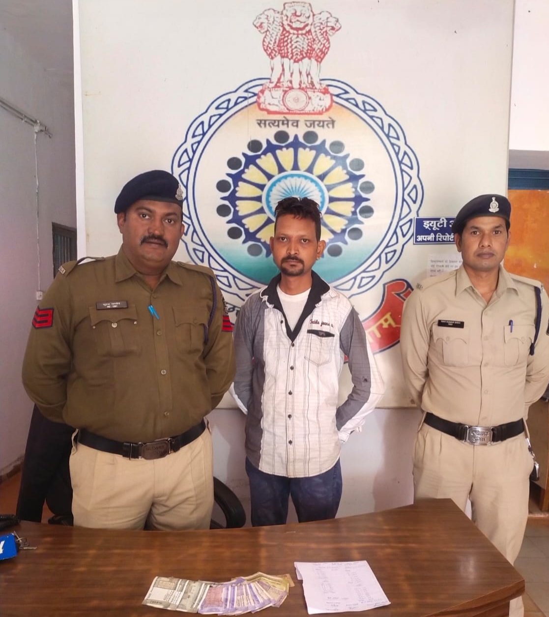 सट्टा खाईवाल को पकड़ा नेवई पुलिस ने, जप्त किए 3000 रुपए नकद, भेजा गया जेल