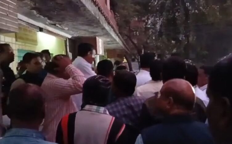 प्रदेश कांग्रेस कमेटी अध्यक्ष की मौजूदगी में पूर्व महापौर व जिला प्रभारी महामंत्री के बीच गाली गलौज, कारण बताओं नोटिस जारी