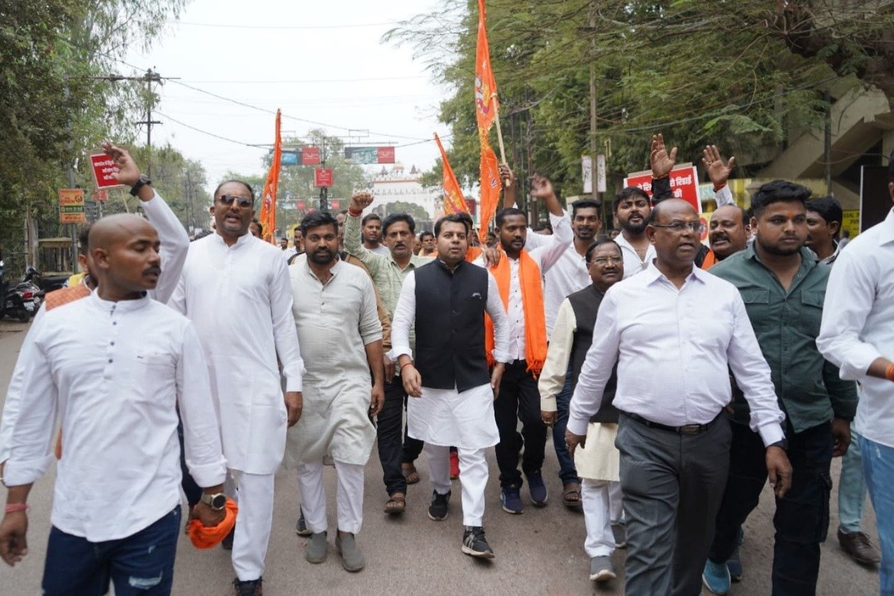 बांग्लादेश में हिंदुओं पर हो रहे अत्याचार एवं संत चिन्मय कृष्णदास की अन्यायपूर्ण गिरफ्तारी के विरोध में श्री राम जन्म उत्सव समिति ने निकाली रैली बांग्लादेश में हिंदुओं पर हो रहे अत्याचार एवं संत चिन्मय कृष्णदास की अन्यायपूर्ण गिरफ्तारी के विरोध में श्री राम जन्म उत्सव समिति ने निकाली रैली