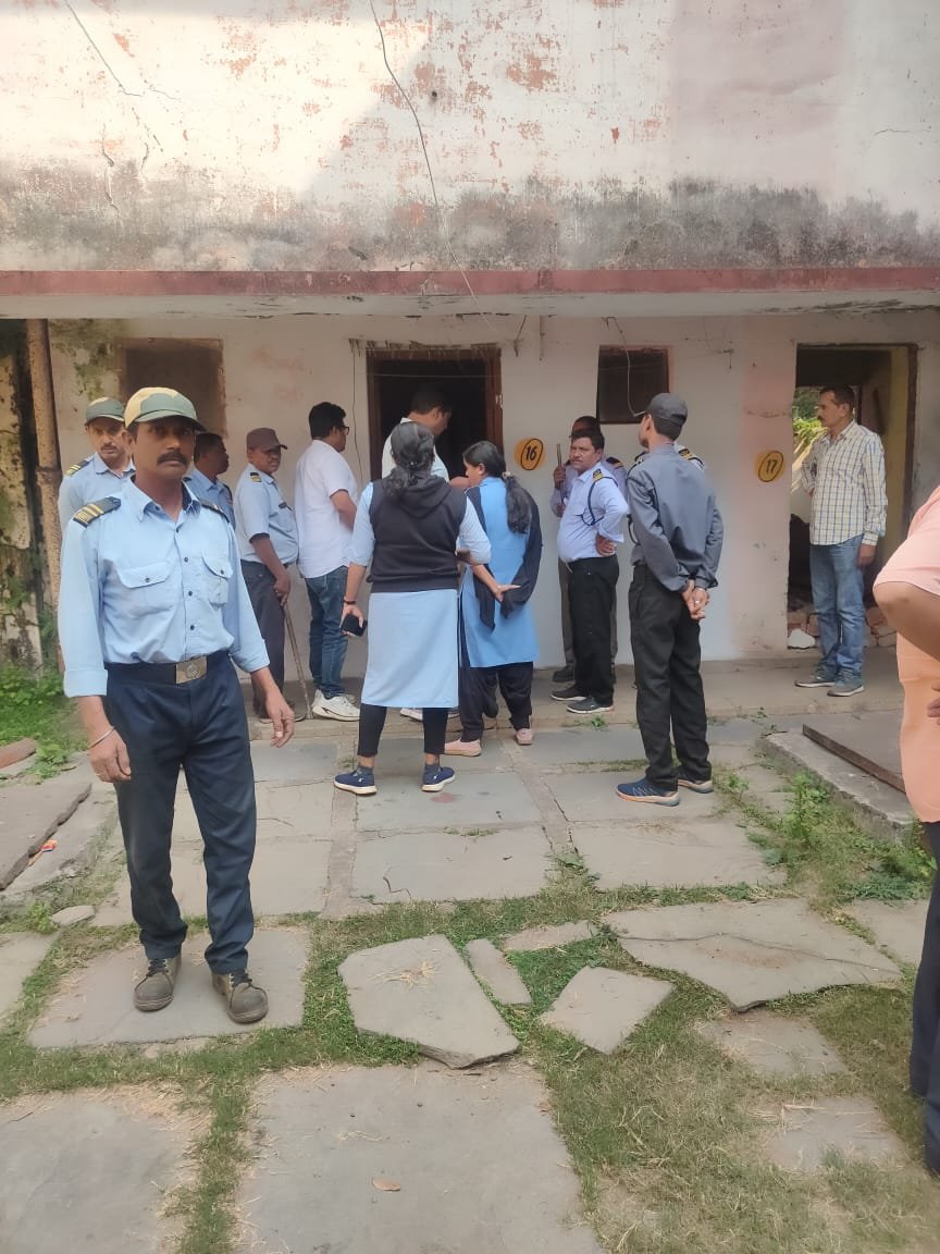 टाउनशिप कब्जा मुक्त अभियान : प्रवर्तन अनुभाग की टीम ने 22 आवास कराए खाली 2 दिन में 37 घरों से खदेड़ा अवैध कब्जेधारियों को, मुनादी करा दी चेतावनी