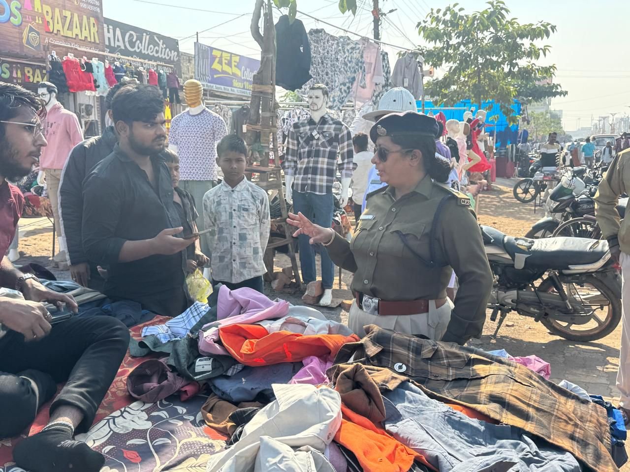 बोरिया मार्केट,पावर हाउस मार्केट, सेक्टर 6 F मार्केट, संडे मार्केट, फरीद नगर, नेहरू नगर मार्केट में सड़क बाधित कर व्यापार करने वालों के खिलाफ दुर्ग पुलिस की कार्रवाई