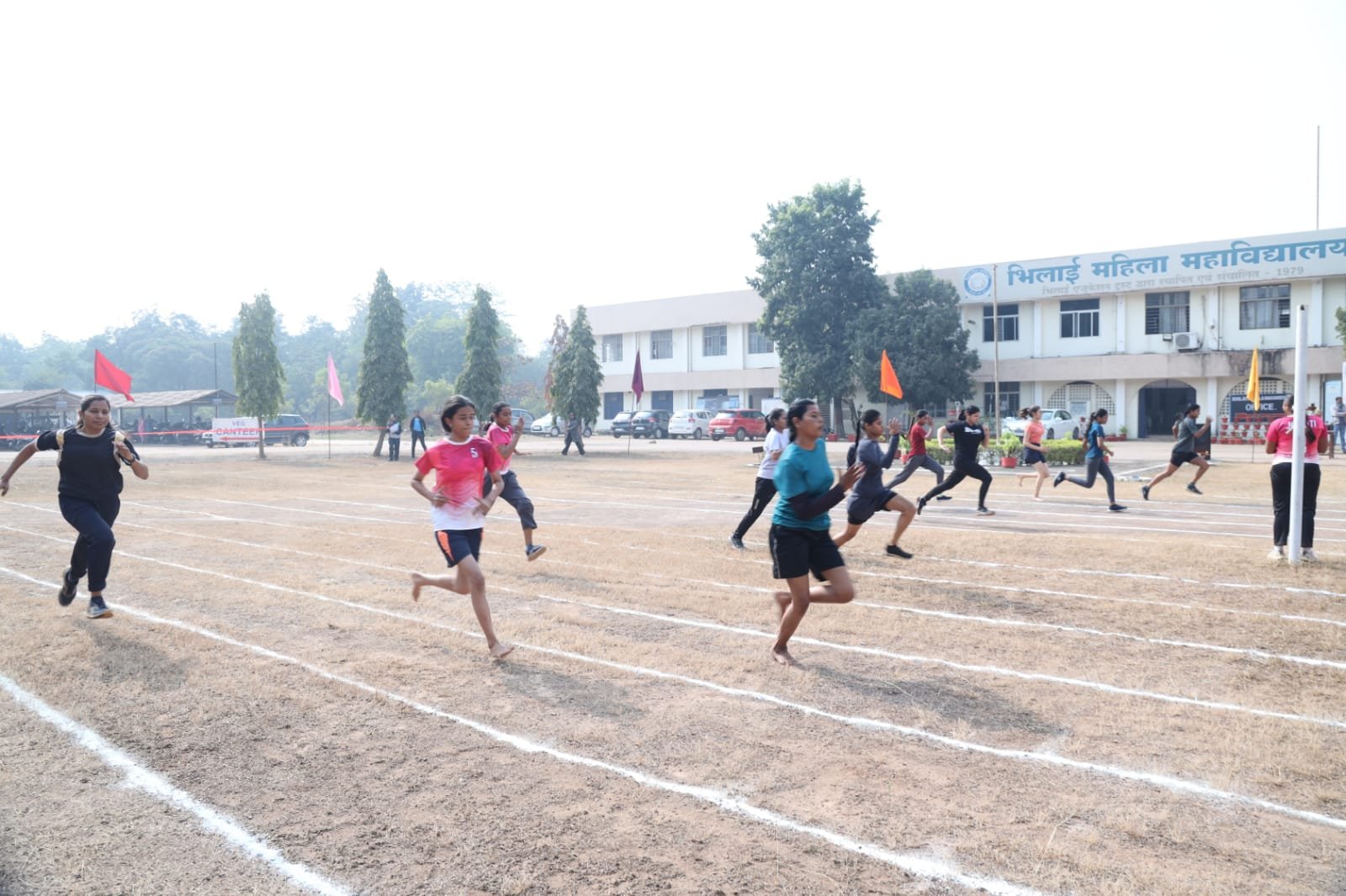 भिलाई महिला महाविद्यालय के वार्षिक क्रीडा प्रतियोगिता में टीचिंग नॉन टीचिंग स्टाफ ने लिया हिस्सा