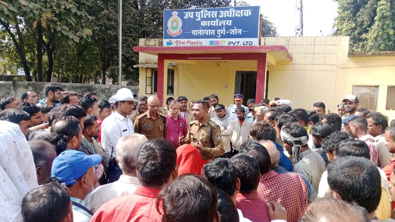 शहर की यातायात व्यवस्था को सरल, सुगम,  बनाने ई रिक्शा चालको की ली मीटिंग