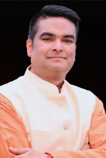 फूहड़ शोरगुल और मयखानों की बजाय ईश्वर और वरिष्ठों का आशिर्वाद ले करें 2025 का स्वागत – विधायक रिकेश सेन