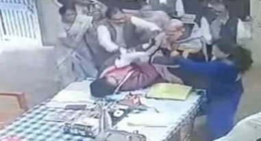 छत्तीसगढ़ में महिला BEO की पिटाई, प्रधान पाठक ने कार्यालय में घुसकर गला दबाया, टेबल पर पटक कर पीटा