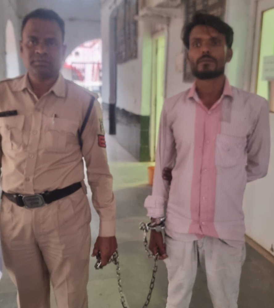 भिलाई में BLO से दुर्व्यवहार करने वाला युवक गिरफ्तार, विडियो में बताया था गलत पता, सुपेला से पकड़ भेजा गया जेल भिलाई में BLO से दुर्व्यवहार करने वाला युवक गिरफ्तार, विडियो में बताया था गलत पता, सुपेला से पकड़ भेजा गया जेल