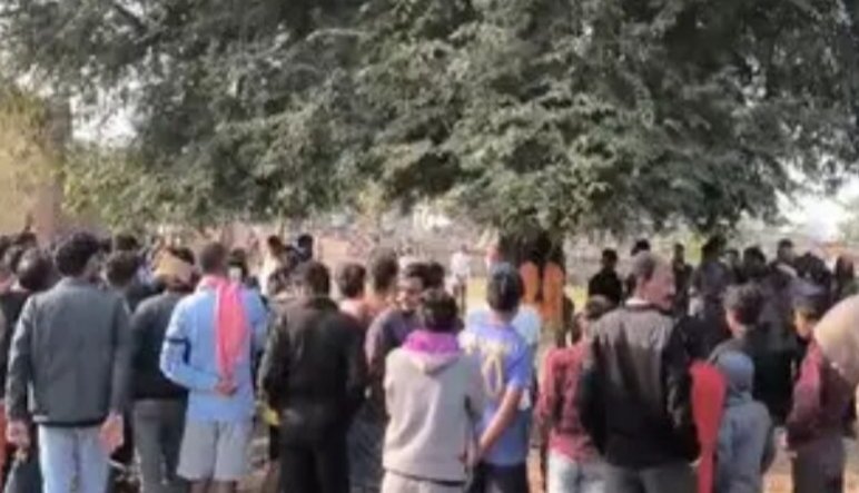 दुर्ग संभाग ब्रेकिंग : पहले मांग भरी, फिर प्रेमी युगल ने फांसी लगा कर ली आत्महत्या, जांच में जुटी पुलिस दुर्ग संभाग ब्रेकिंग : पहले मांग भरी, फिर प्रेमी युगल ने फांसी लगा कर ली आत्महत्या, जांच में जुटी पुलिस