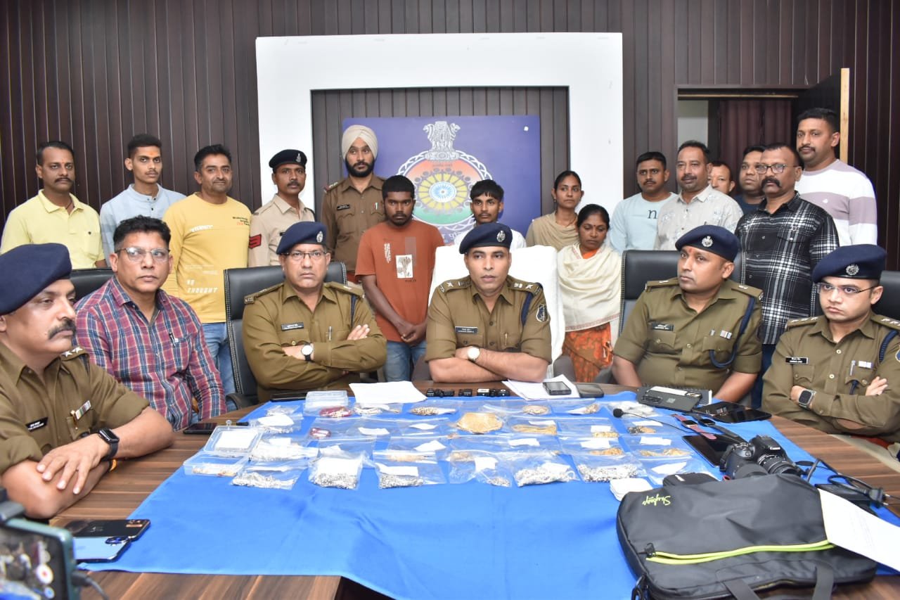 सुने घर पर हाथ साफ करने वाले शातिर चोर पकड़ाए, करीब 35 लाख के आभूषण जप्त
