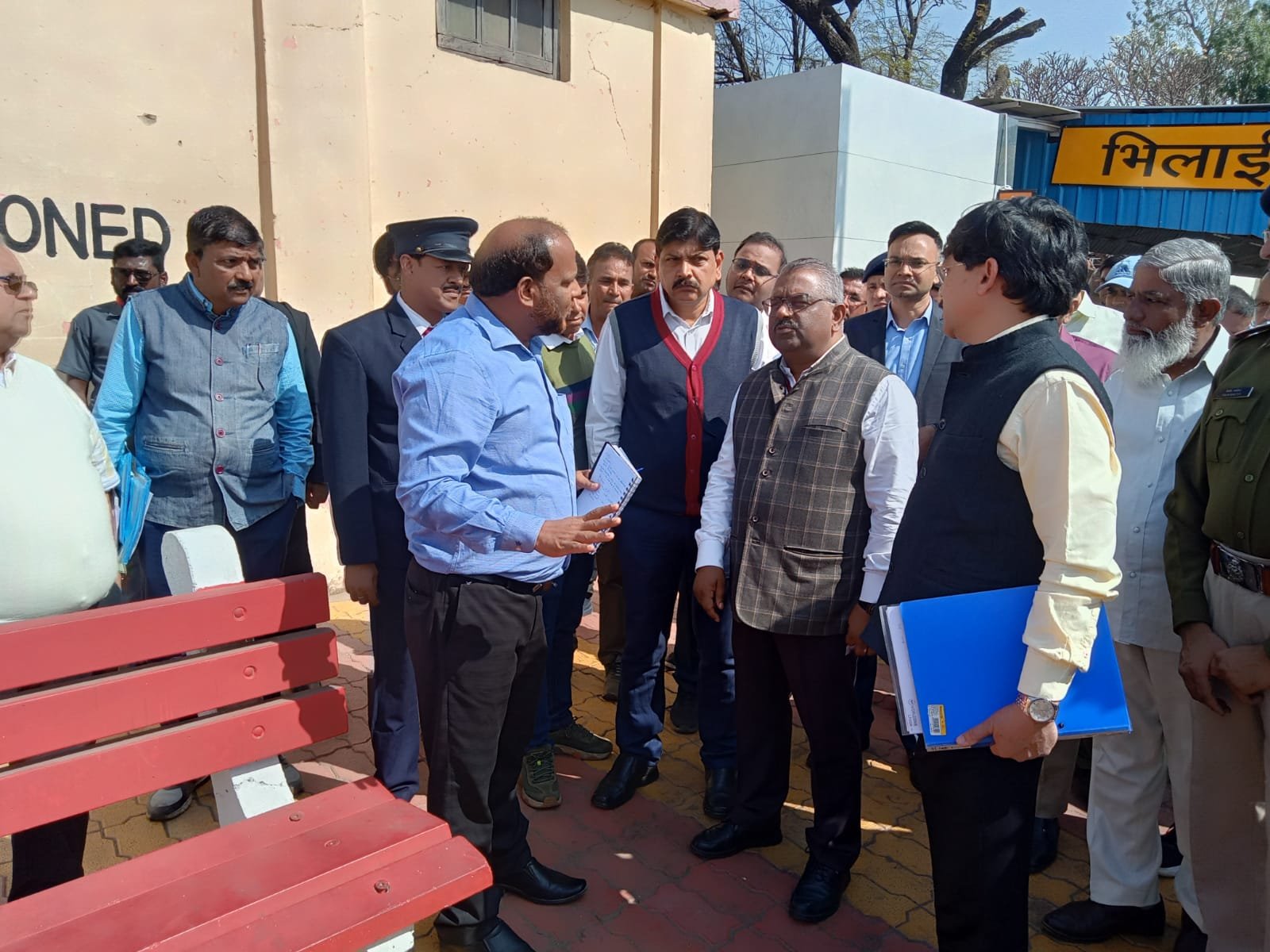 सिरसा अण्डरब्रिज की नई सड़क के 15 दिन में उखड़ने के सवाल पर चौंके रेलवे GM