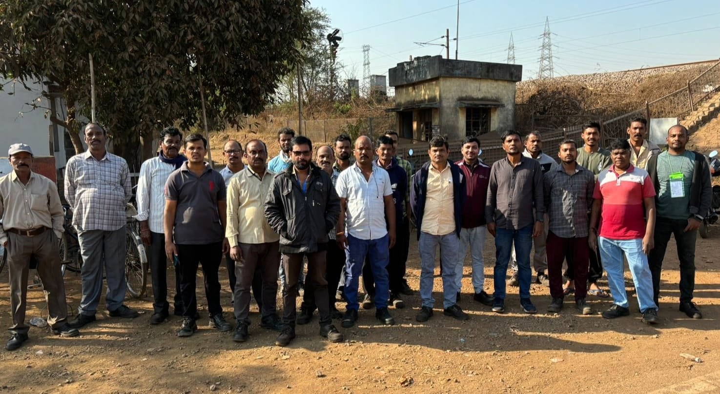 Nspcl ठेकेदार ने दो माह से नहीं दिया श्रमिकों को वेतन, मजदूरों ने शुरू की हड़ताल