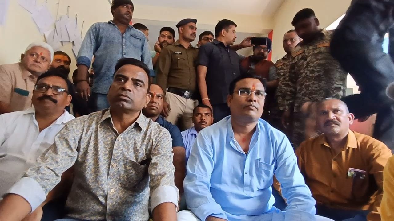 धमतरी में कांग्रेस को बड़ा झटका, मेयर प्रत्याशी विजय गोलछा का नामांकन निरस्त