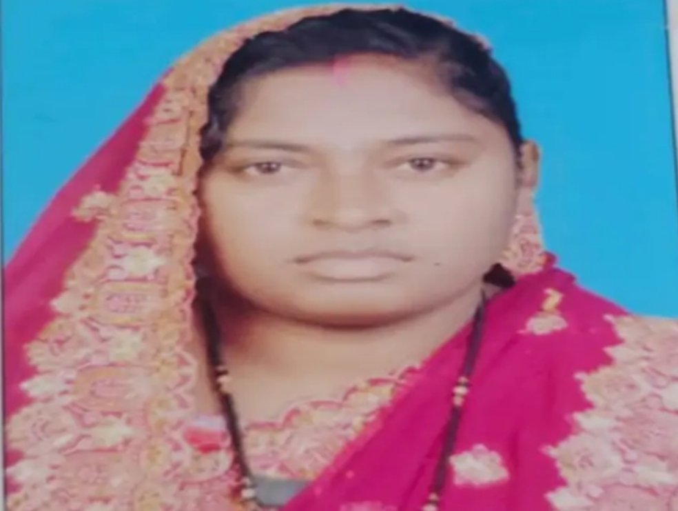 पत्नी का लड़कों से बात करना नहीं था पसंद, पति ने बाल्टी से सिर फोड़ कर दी हत्या पत्नी का लड़कों से बात करना नहीं था पसंद, पति ने बाल्टी से सिर फोड़ कर दी हत्या