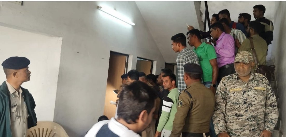 EVM गोदाम में सुरक्षा ड्यूटी में तैनात आरक्षक ने स्वयं को मारी गोली, मचा हड़कम्प