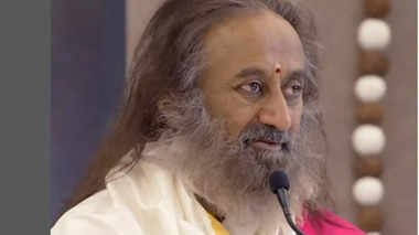 श्री श्री रविशंकर ने कहा- ‘बच्‍चों के लिए वैक्‍सीनेशन की तरह है मां की डांट