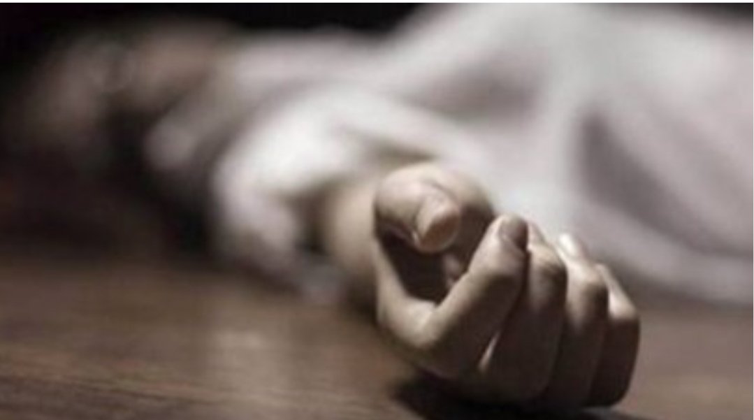 रेलवे पटरी पर सेल्फी लेने मशगूल, ट्रेन की चपेट में आने से मौत रेलवे पटरी पर सेल्फी लेने मशगूल, ट्रेन की चपेट में आने से मौत