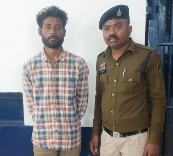 1 साल से फरार हत्या के आरोपी को दुर्ग पुलिस ने दबोचा, हत्या में प्रयुक्त हथियार जप्त