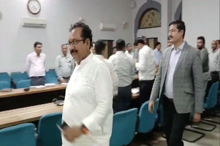 तीन दिन में तेरी मौत तय..’ मंत्री विजय शाह को मिली जान से मारने की धमकी तीन दिन में तेरी मौत तय..’ मंत्री विजय शाह को मिली जान से मारने की धमकी