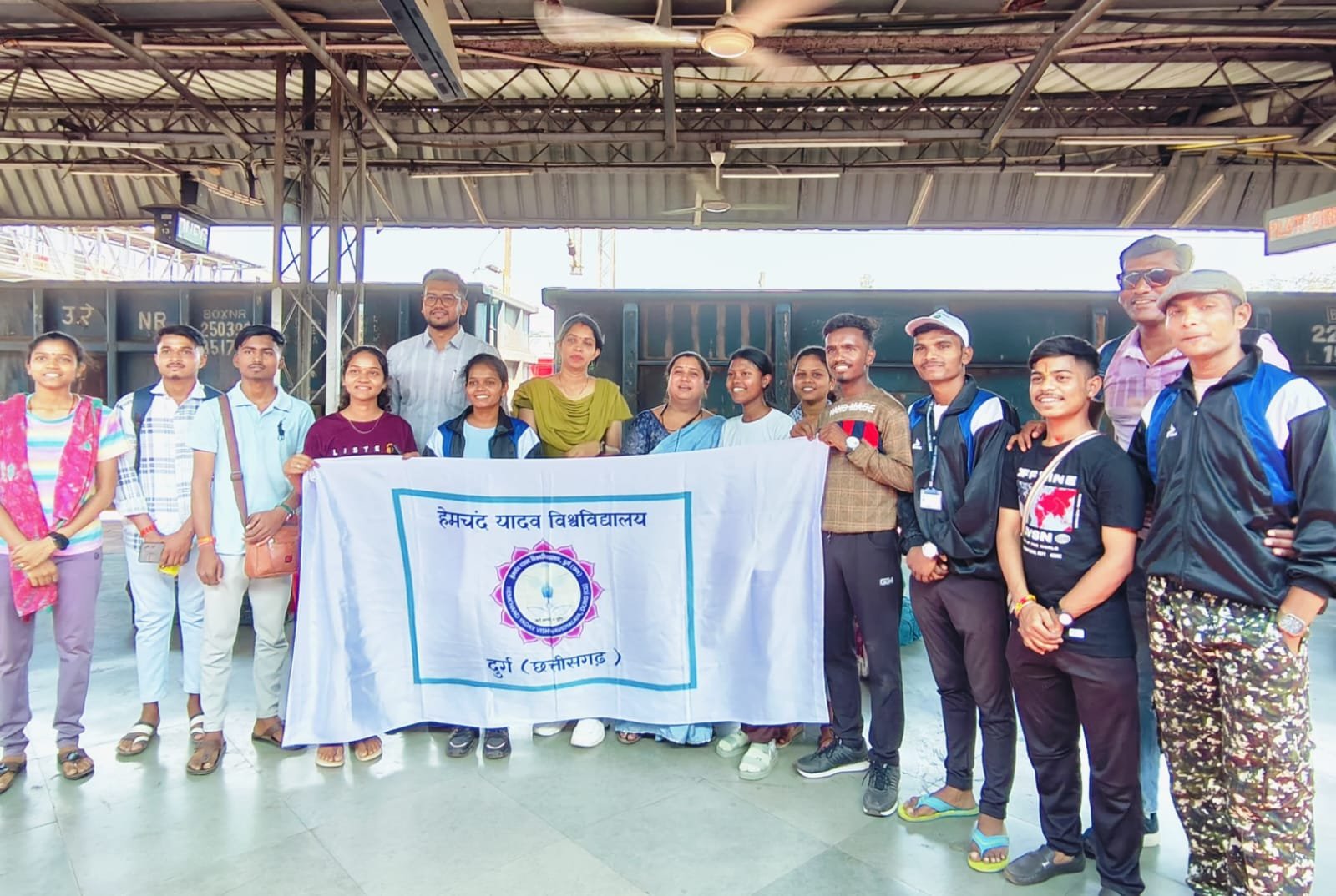 नेशनल युवा उत्सव 2025 में शामिल होने हेमचंद यादव विश्वविद्यालय की टीम रवाना