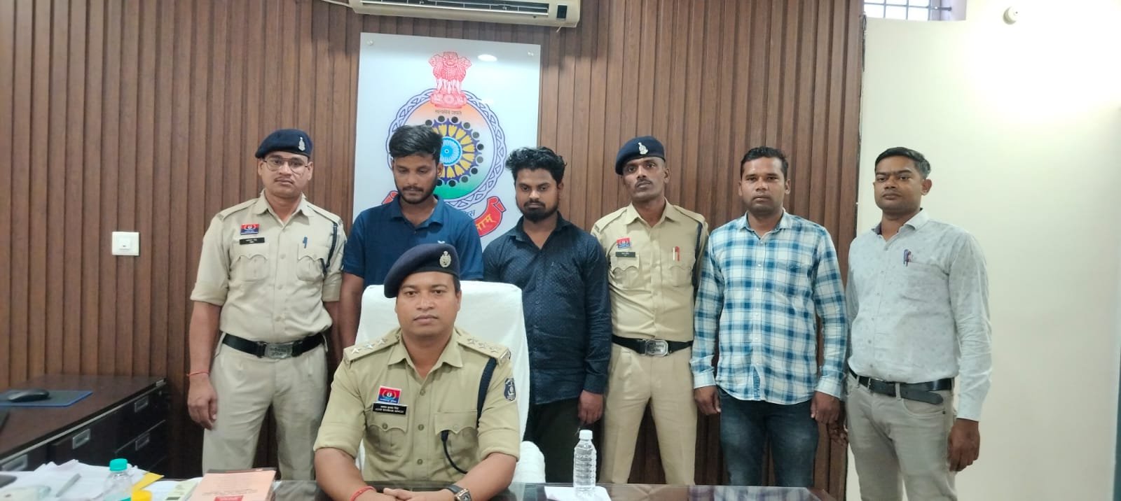 दुर्ग के मेडिकल स्टोर में पुलिस की रेड, 15000 के नशीले सिरप एवं टैबलेट जप्त