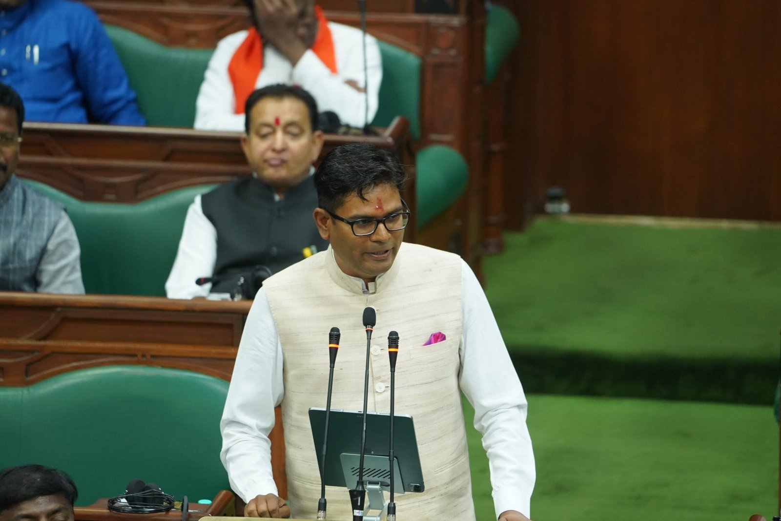 छत्तीसगढ़ में 1 रुपए सस्ता होगा पेट्रोल, सरकारी कर्मचारियों को 53% DA छत्तीसगढ़ में 1 रुपए सस्ता होगा पेट्रोल, सरकारी कर्मचारियों को 53% DA