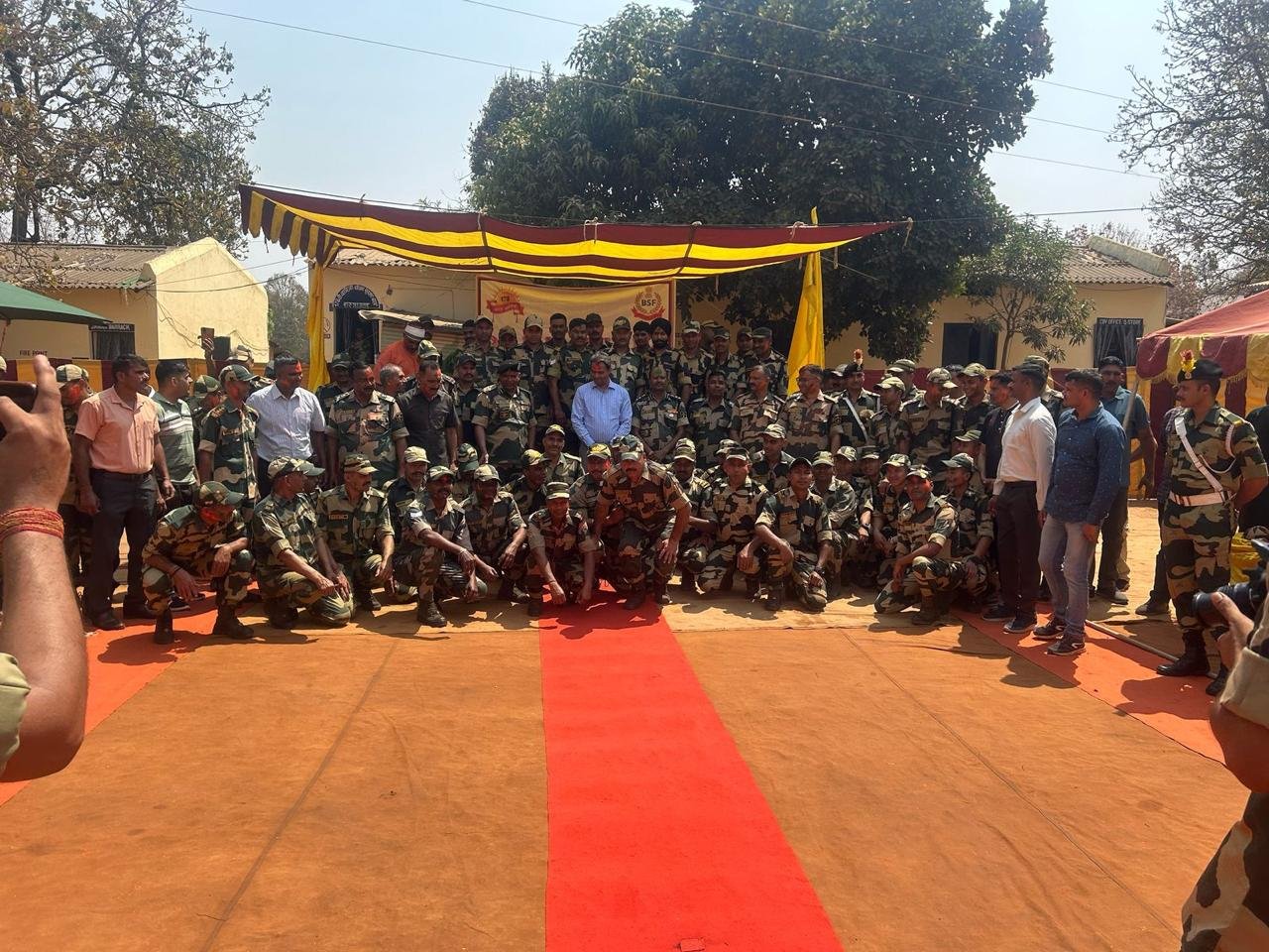 BSF के जवानों ने दुर्गकोंडल कैम्प में धूमधाम से मनाया होली का त्योहार