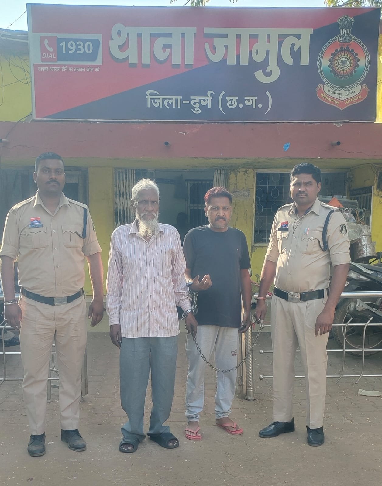 भिलाई में घर में घुसकर महिला पर तलवार से जानलेवा हमला : दोनों आरोपी गिरफ्तार भिलाई में घर में घुसकर महिला पर तलवार से जानलेवा हमला : दोनों आरोपी गिरफ्तार