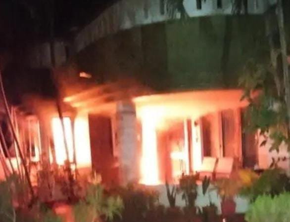 BSP अफसर के सेक्टर-9 बंगले में लगी आग, सो रहे वृद्ध पिता जिंदा जल गए