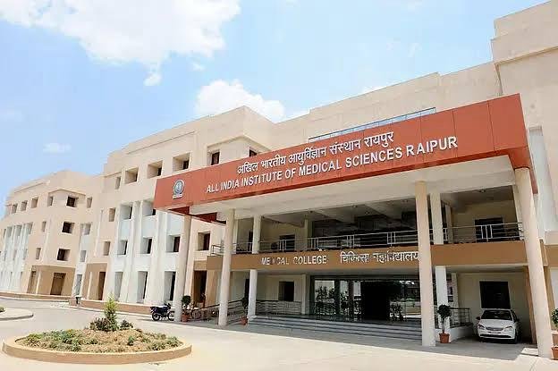 हार्निया सर्जरी के लिए डेढ़ साल की वेटिंग, नियंत्रण विहीन रायपुर एम्स, जनप्रतिनिधि भी बेबस