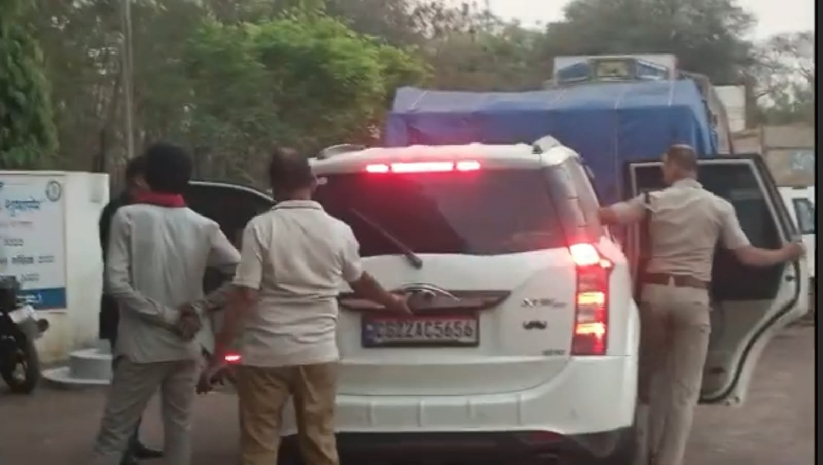 Bhilai Breaking : XUV 500 वाहन में मिला 10 किलोग्राम गांजा