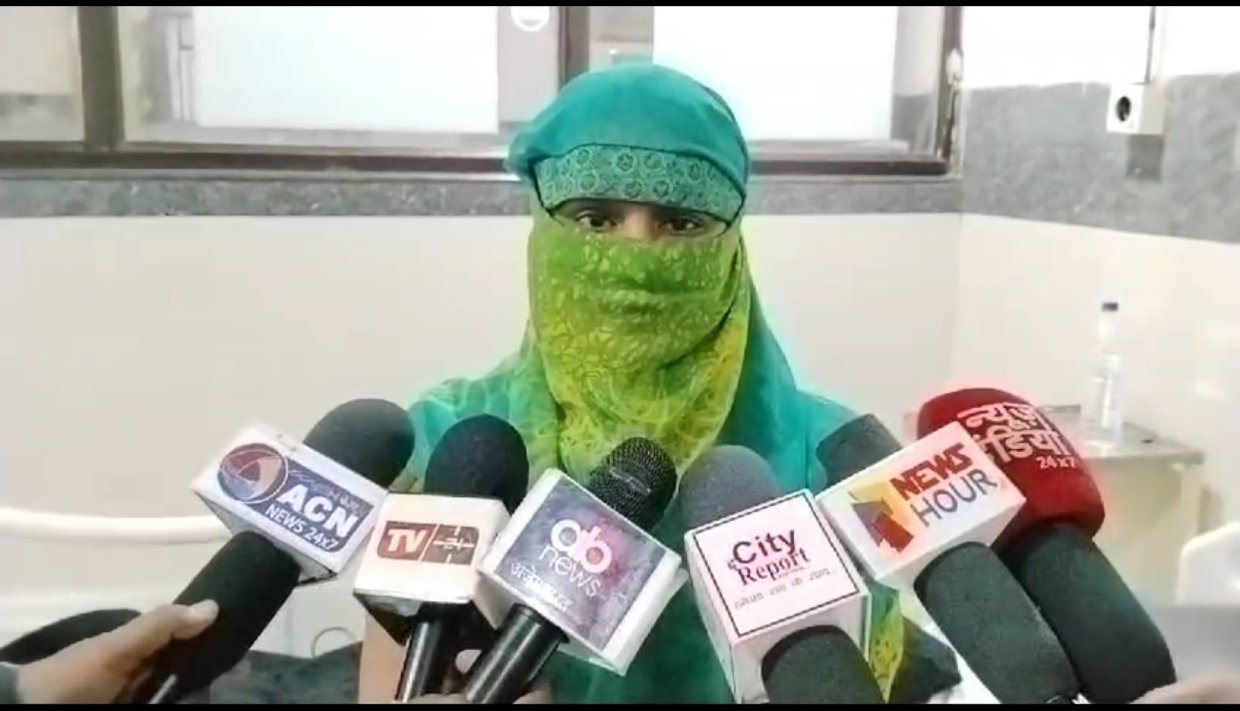 भिलाई में विवाहित महिला ने तीन युवकों पर लगाया गैंगरेप का आरोप, जिला अस्पताल में भर्ती भिलाई में विवाहित महिला ने तीन युवकों पर लगाया गैंगरेप का आरोप, जिला अस्पताल में भर्ती