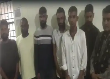 दुर्ग के जुआरी रायपुर में गिरफ्तार : एक कार, 7 बाइक समेत 11 लाख का माल जब्त दुर्ग के जुआरी रायपुर में गिरफ्तार : एक कार, 7 बाइक समेत 11 लाख का माल जब्त