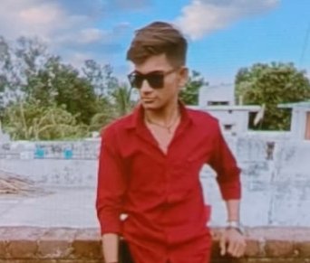 सेक्टर 4 स्थित कपड़ा दुकान के चौथे माले से गिरा युवक, अस्पताल ले जाते हुई मौत,