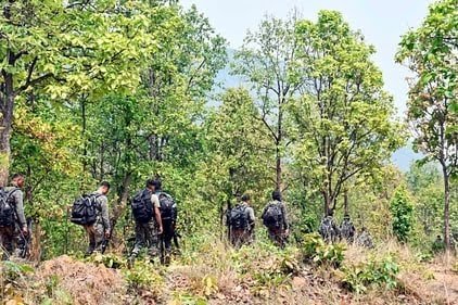 छत्तीसगढ़ में घिर गए 1000 नक्सली, 10 हजार जवान कर रहे हैं ढेर