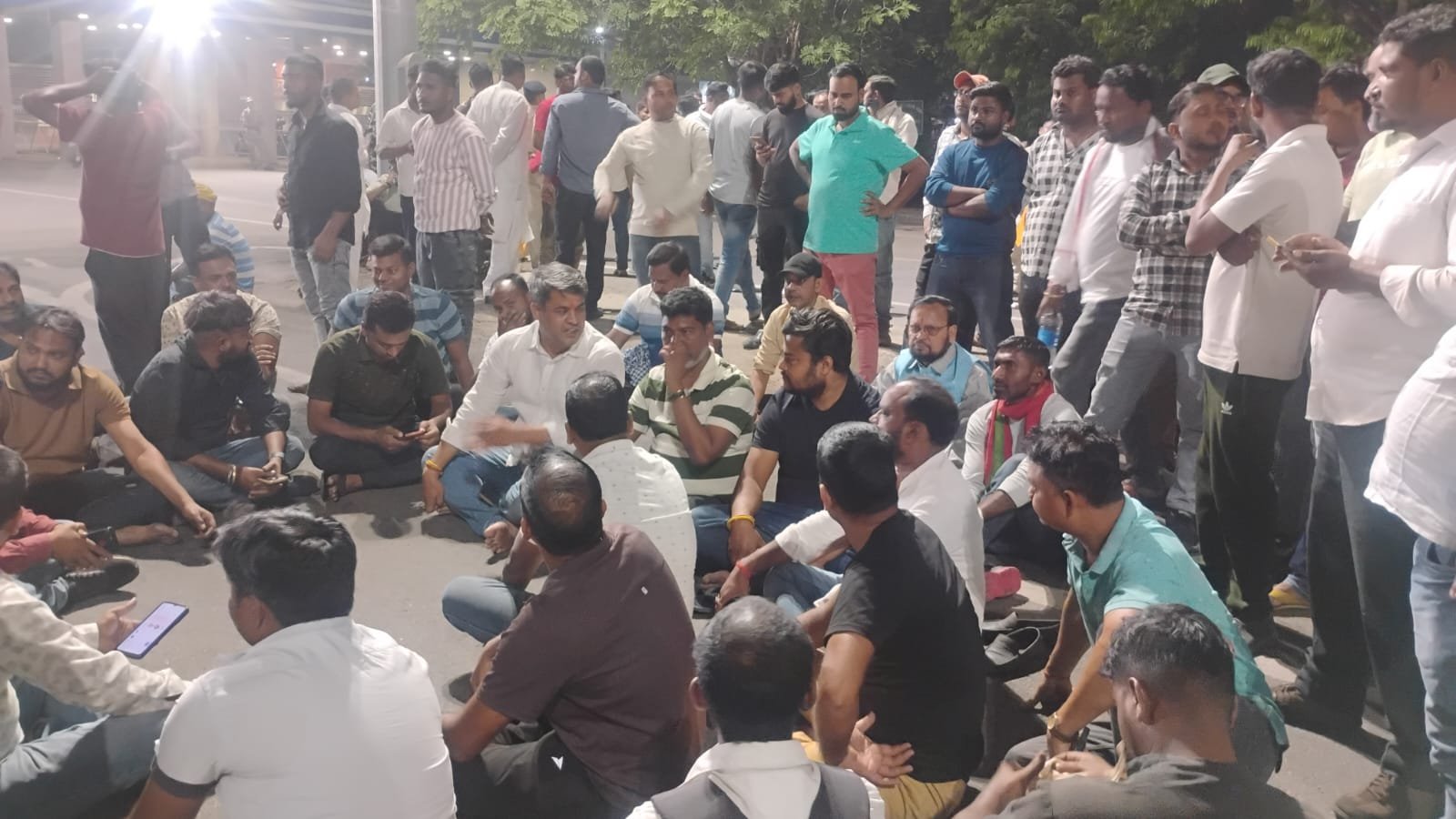 Jharkhand: बोकारो स्टील सिटी में आंदोलनकारियों पर लाठीचार्ज, 1 की मौत