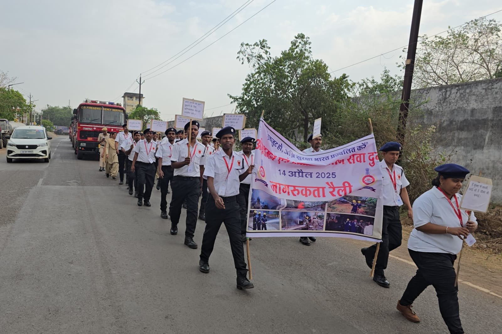 राष्ट्रीय अग्निशमन दिवस पर अग्निशमन विभाग दुर्ग ने निकली जागरूकता रैली राष्ट्रीय अग्निशमन दिवस पर अग्निशमन विभाग दुर्ग ने निकली जागरूकता रैली