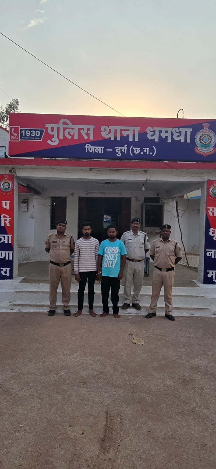 Crime News : शराब तस्करों को राजनांदगांव से धमधा पुलिस ने किया गिरफ्तार Crime News : शराब तस्करों को राजनांदगांव से धमधा पुलिस ने किया गिरफ्तार