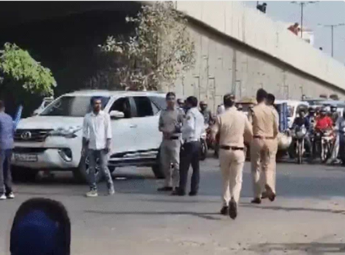 प्रॉपर्टी डीलर की गोली मारकर हत्याः कार में बैठकर आए हमलावर,10 राउंड फायरिंग
