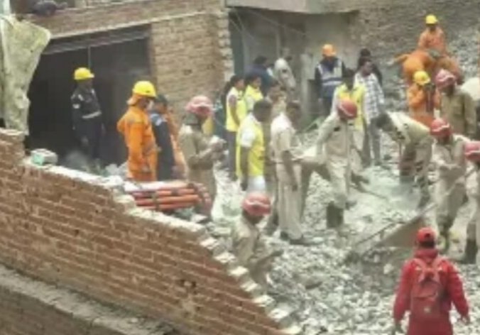4 मंजिला बिल्डिंग गिरी से 6 की मौत, कई लोग मलबे में दबे, रेस्क्यू ऑपरेशन जारी
