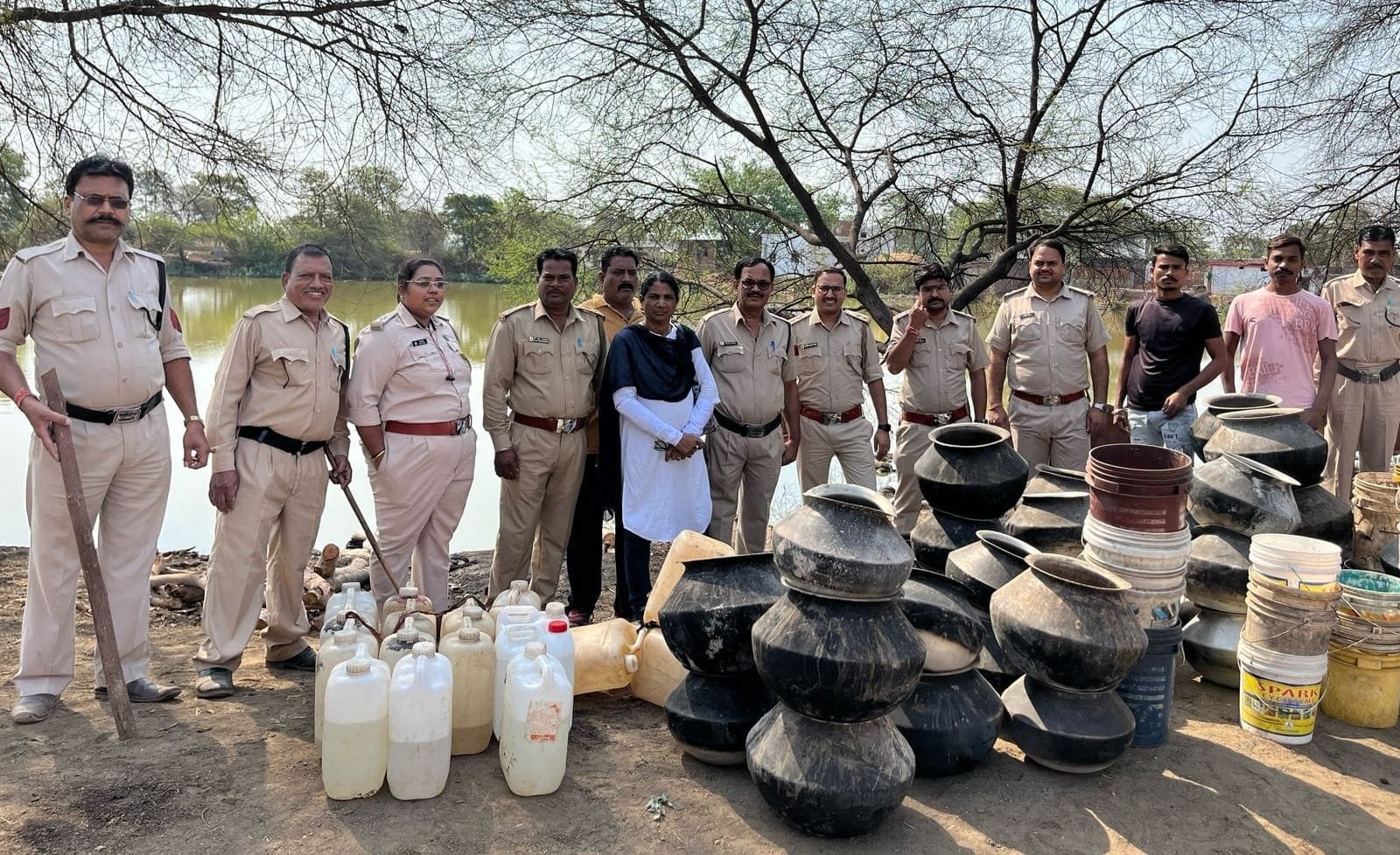 15 भट्टी लगाकर चल रहा था अवैध शराब का निर्माण, ADEO अगुवाई में छापा, सभी आरोपी फरार