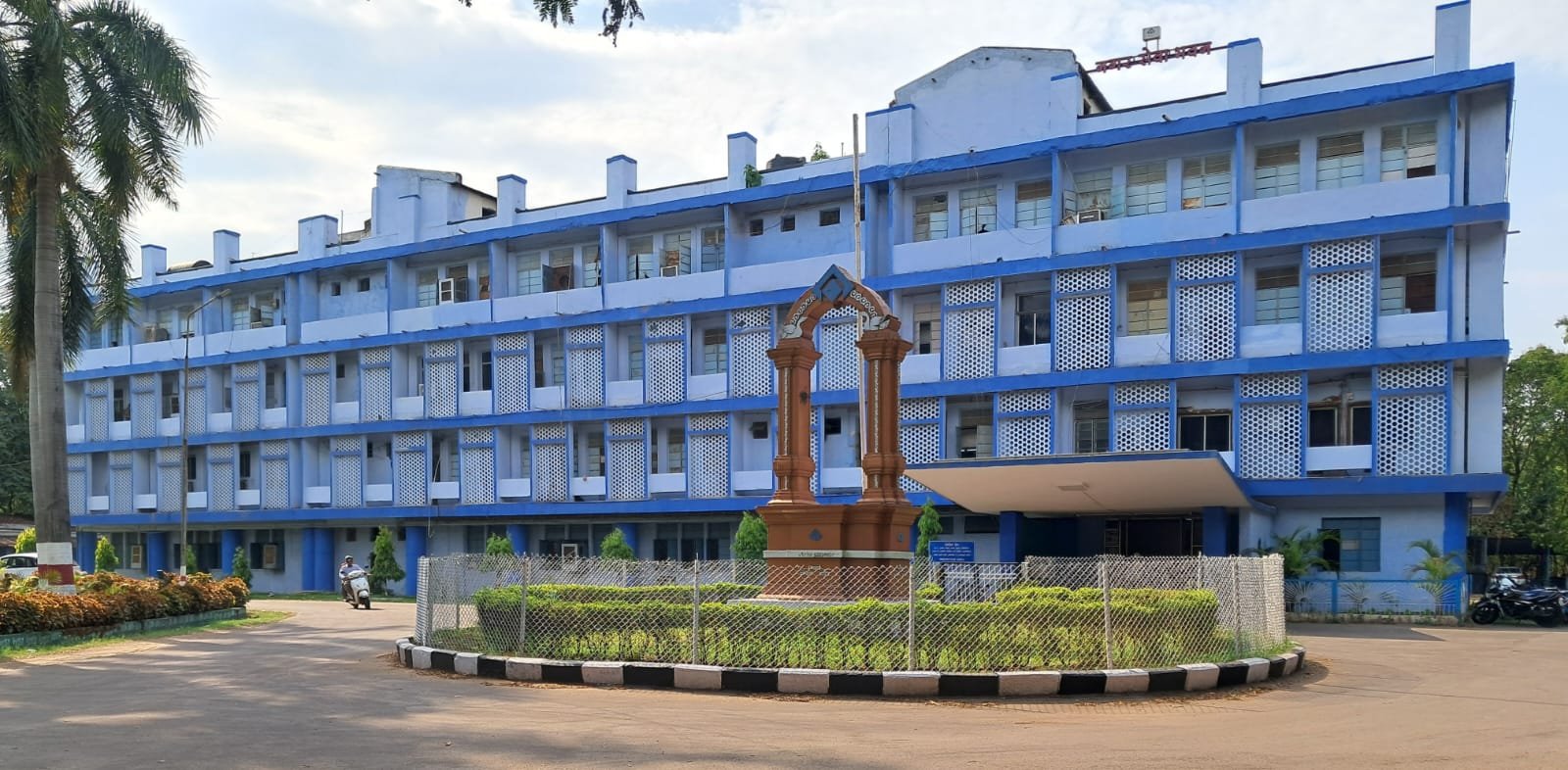लाइसेंस अथवा रिटेंशन योजना में जमानतदार की अनिवार्यता समाप्त हो