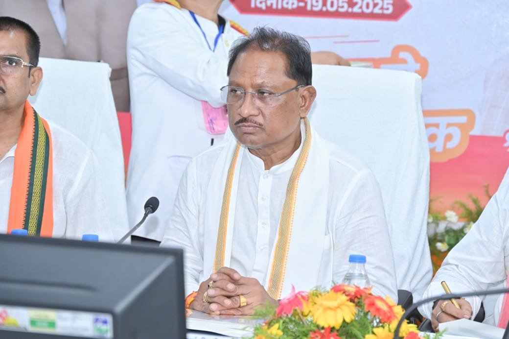CM साय के कड़े तेवर, लापरवाह EE निलंबित, हटाए गए जिला शिक्षा अधिकारी