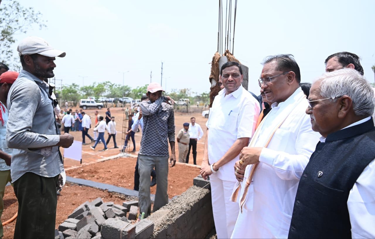 CM विष्णु देव साय आज अचानक पहुंचे अछोटी, निर्माणाधीन महतारी सदन का लिया जायजा