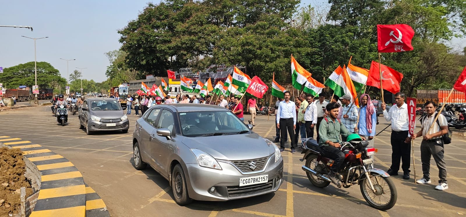 श्रमिकों की मांगों को लेकर संयुक्त ट्रेड यूनियन ने किया प्रदर्शन