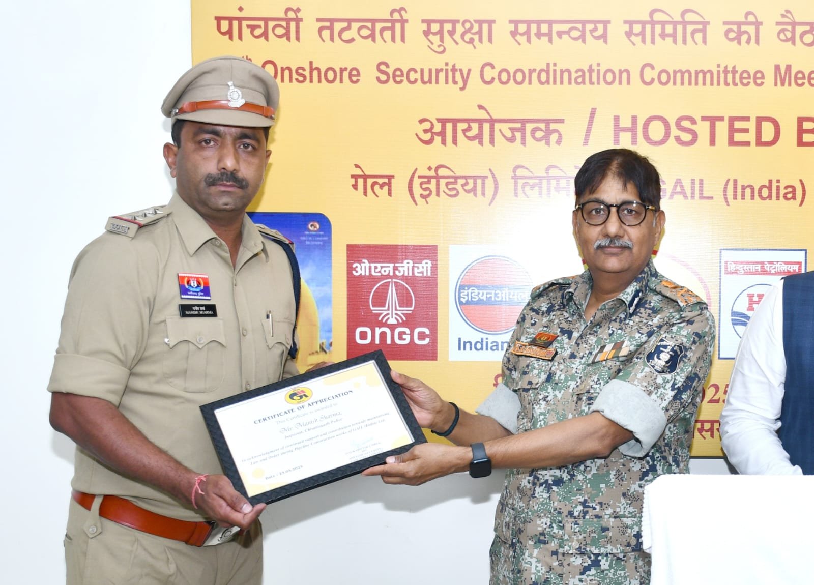 नंदिनी थाना प्रभारी एवं निरीक्षक मनीष शर्मा DGP के हाथों हुए सम्मानित