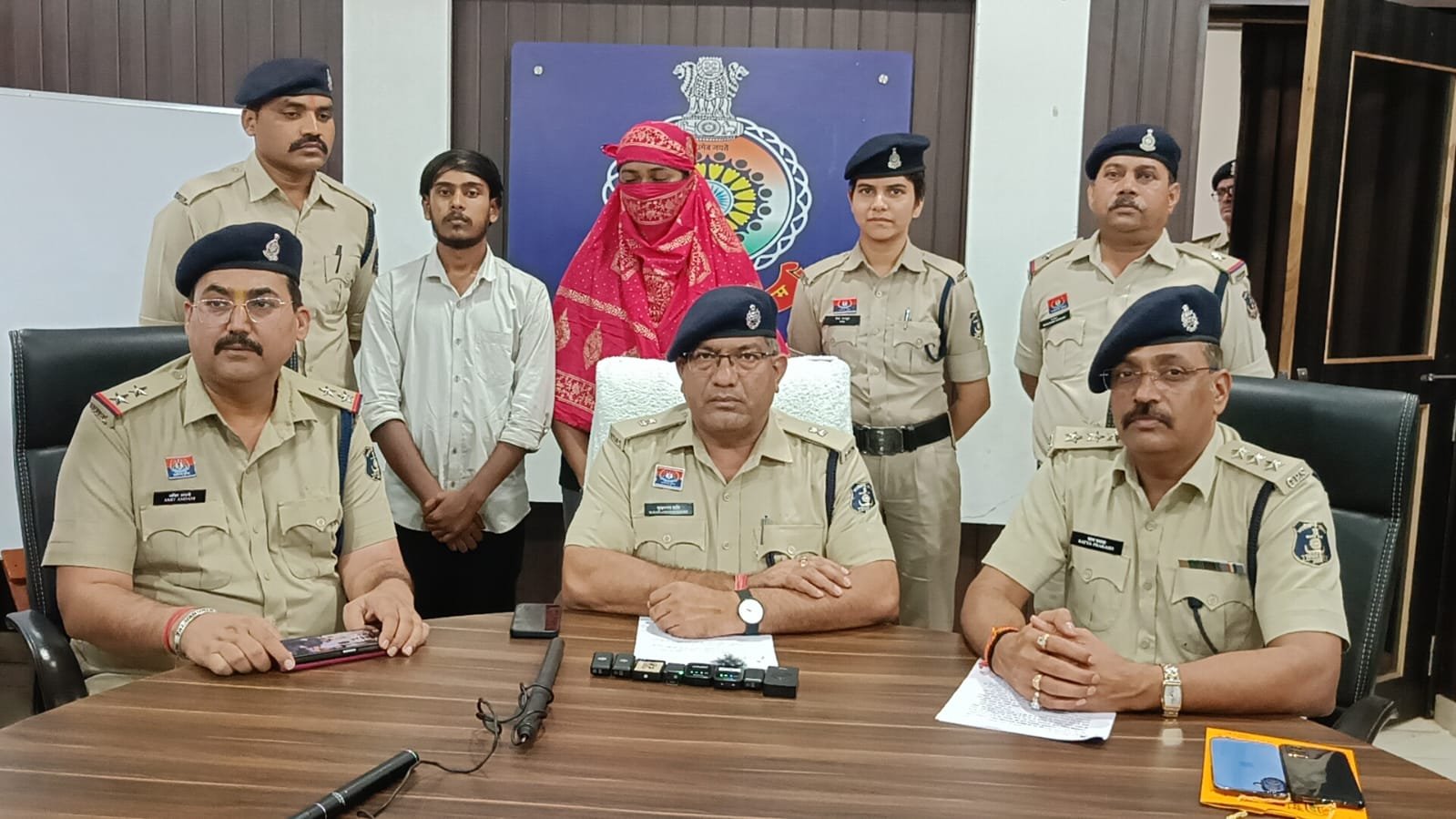ड्रीम इलेवन क्रिकेट का बनाया ऑपरेटर, रेडी अन्ना एप का करा रहे थे काम