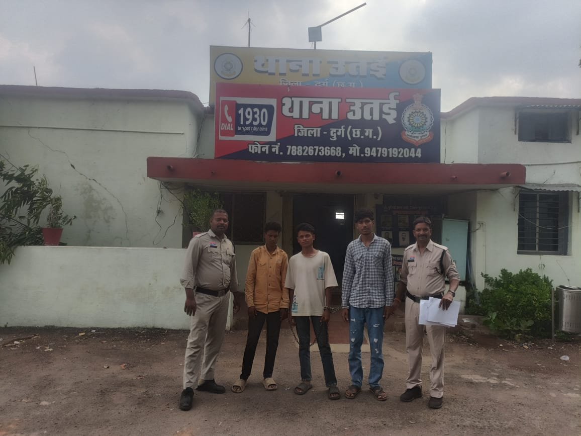 एक सप्ताह पूर्व अधेड़ से जबरिया लूट था पर्स, तीनों ही आरोपी पुलिस गिरफ्त में