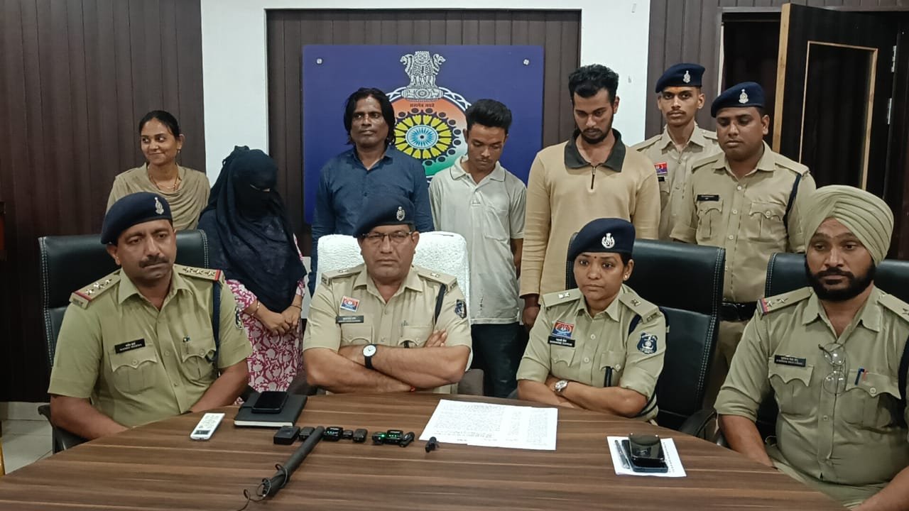 Durg में नशीली गोलियां बेचने ग्राहक तलाश रहे महिला स्मगलर सहित 4 पकड़ाए