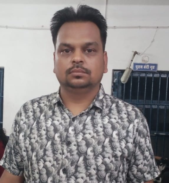 जीजा की फार्मेसी दुकान के बिल हेरा फेरी कर साले ने किया 40 लाख का गबन जीजा की फार्मेसी दुकान के बिल हेरा फेरी कर साले ने किया 40 लाख का गबन
